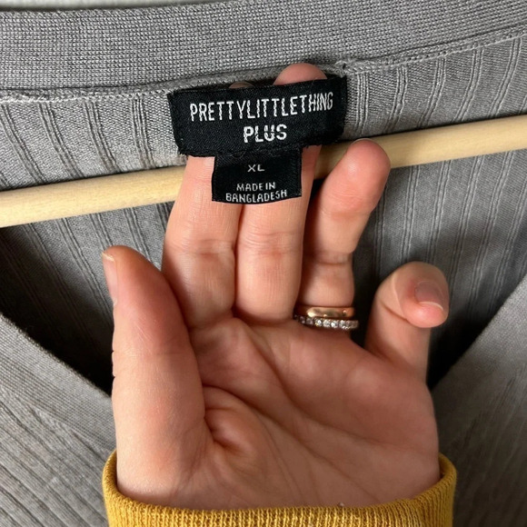 Pretty Little Thing • Plus Gray Ribbed Cardigan - Picture 3 of 4